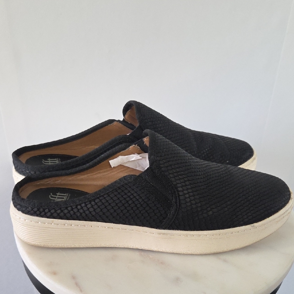 Sofft Black Textured Leather Slip-On Loafers Size 9.5 - Picture 3 of 6
